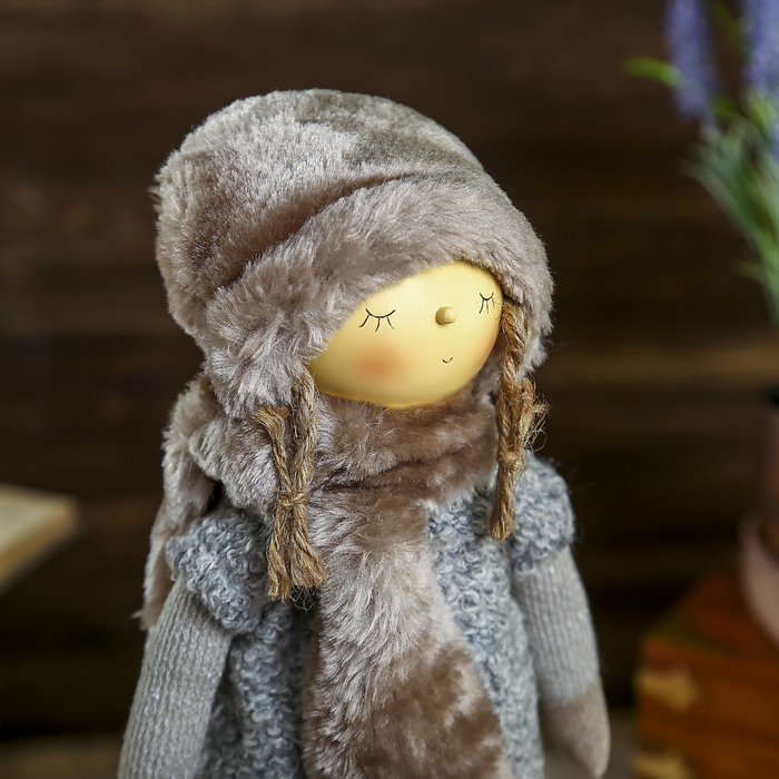 Сувенир полистоун "Девочка в меховой шапке и шарфике" 44х14х8 см