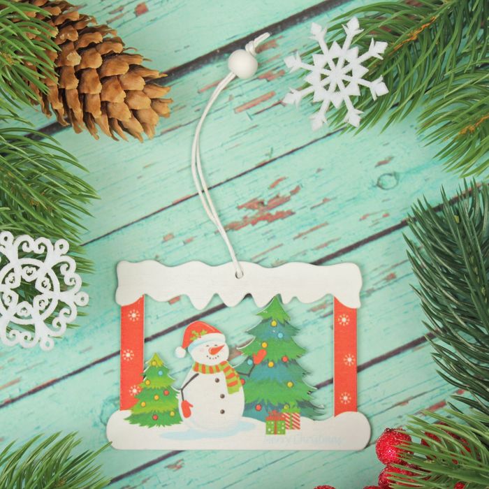 Подвеска новогодняя "Снеговик в окошечке"