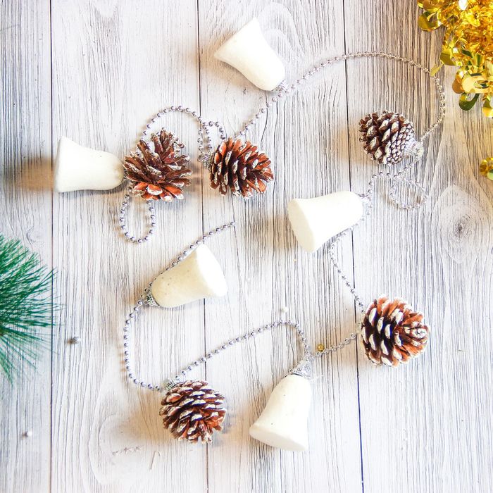 Бусы на ёлку 100 см "Шишки и колокольчики"