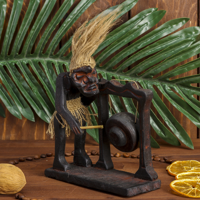 Сувенир дерево "Абориген-музыкант" 14х14х7 см