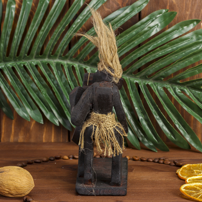 Сувенир дерево "Абориген-музыкант" 14х14х7 см