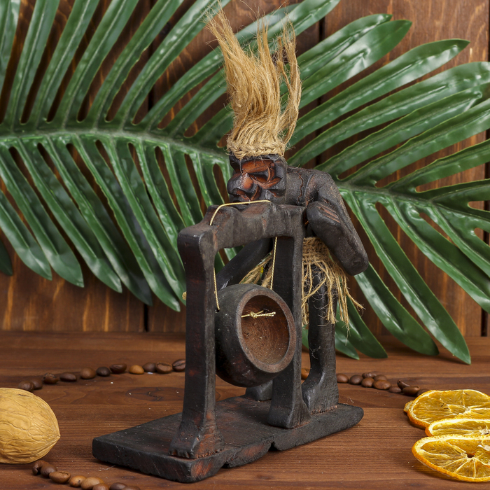 Сувенир дерево "Абориген-музыкант" 14х14х7 см