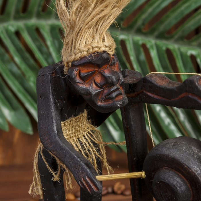 Сувенир дерево "Абориген-музыкант" 14х14х7 см