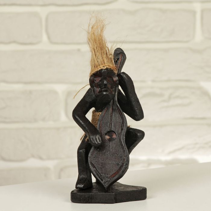 Сувенир дерево "Абориген-музыкант" 16х8х8 см