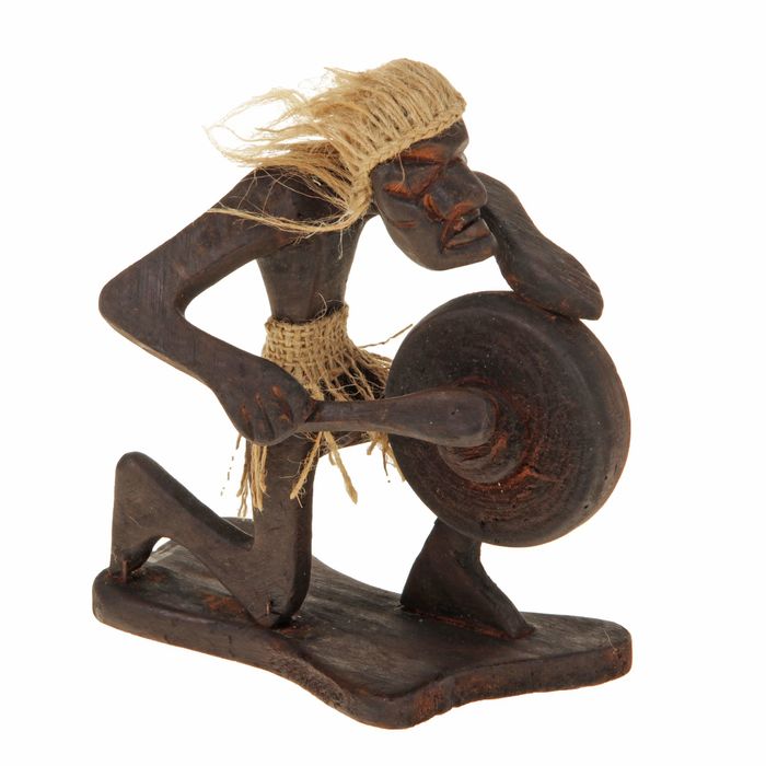 Сувенир дерево "Абориген-музыкант" 18х18х7 см