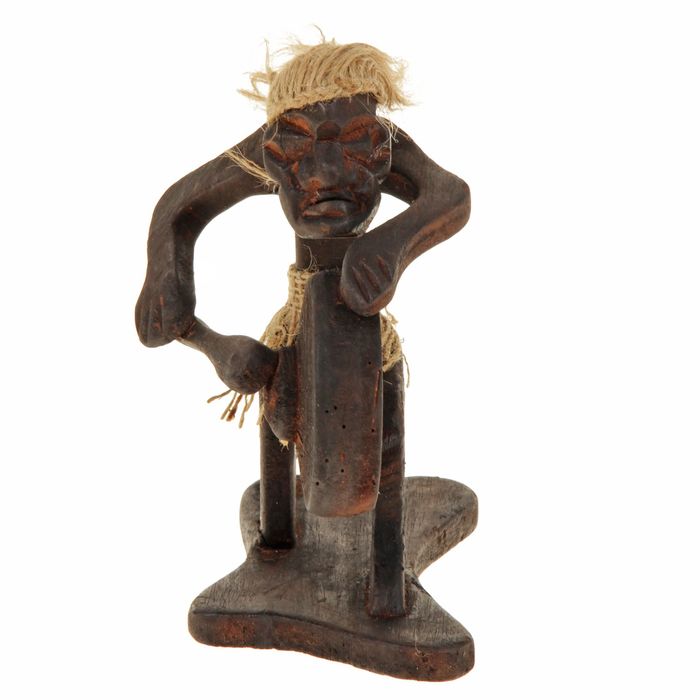 Сувенир дерево "Абориген-музыкант" 18х18х7 см