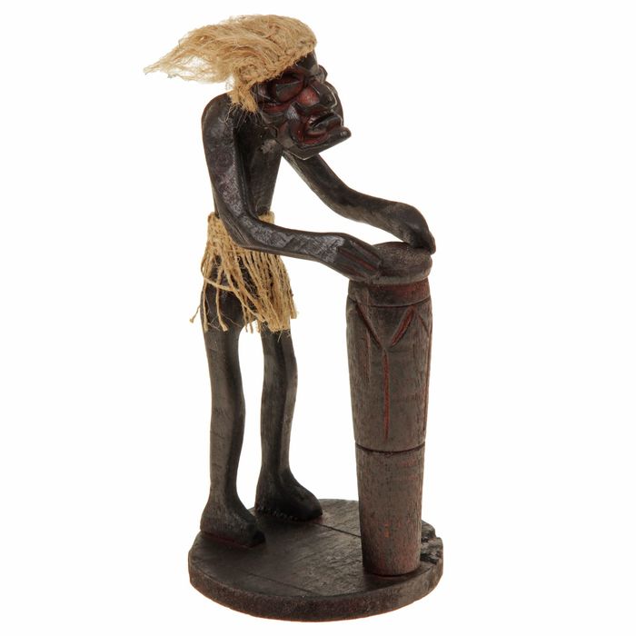 Сувенир дерево "Абориген-барабанщик" 22х9х9 см