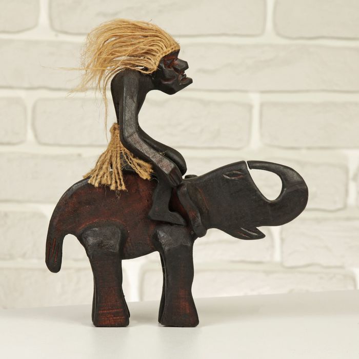 Сувенир дерево "Абориген на слоне" 24х22х6 см