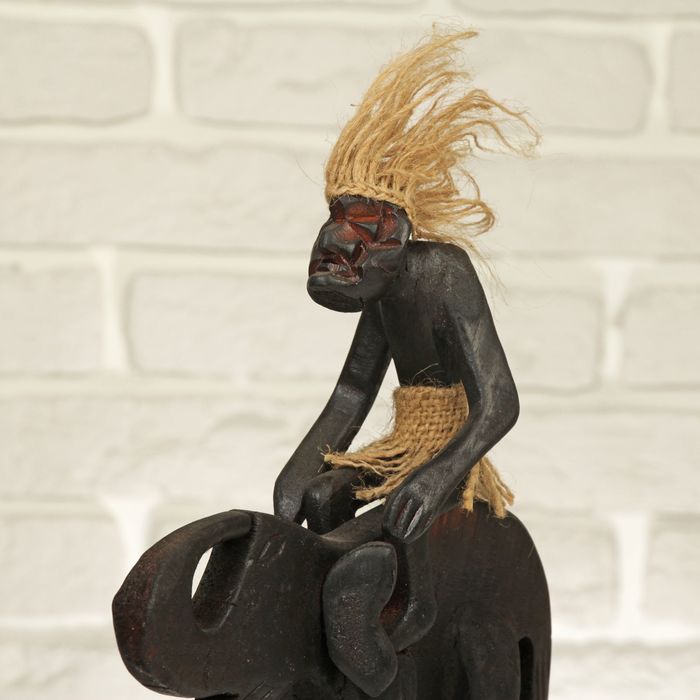 Сувенир дерево "Абориген на слоне" 24х22х6 см