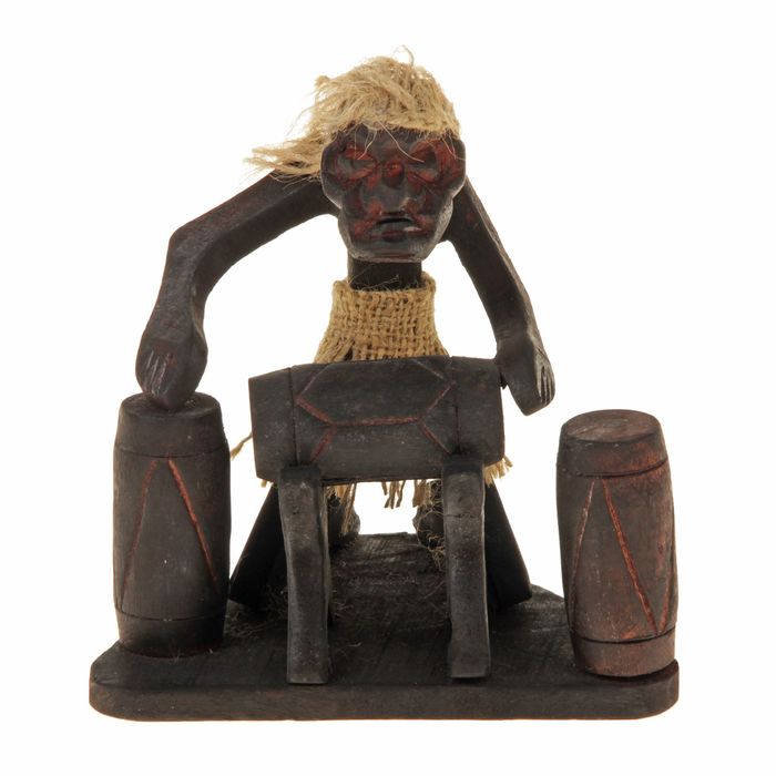 Сувенир дерево "Абориген с тремя барабанами" 17х14х14 см