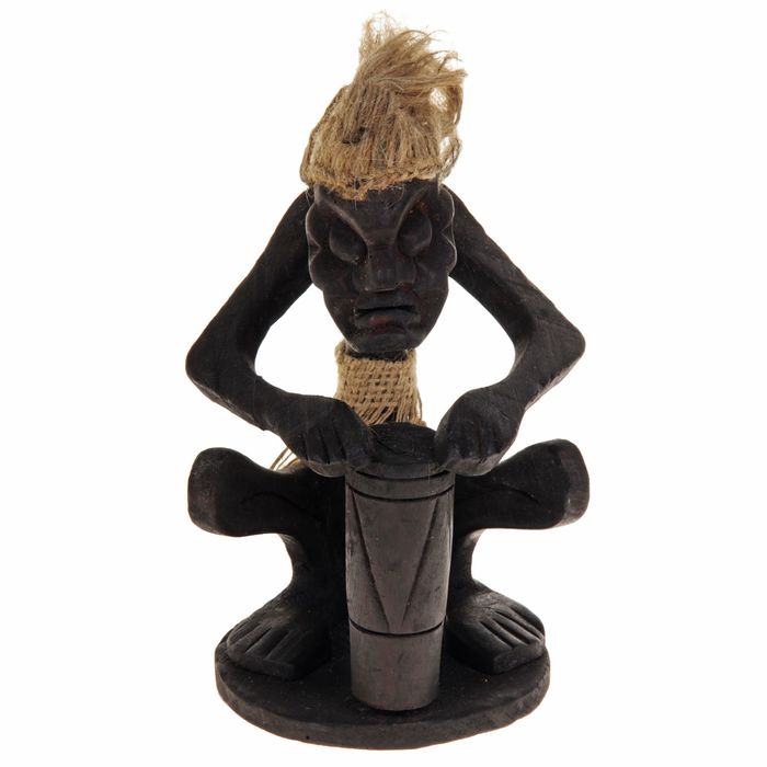 Сувенир дерево "Абориген-барабанщик" 21х14х13 см