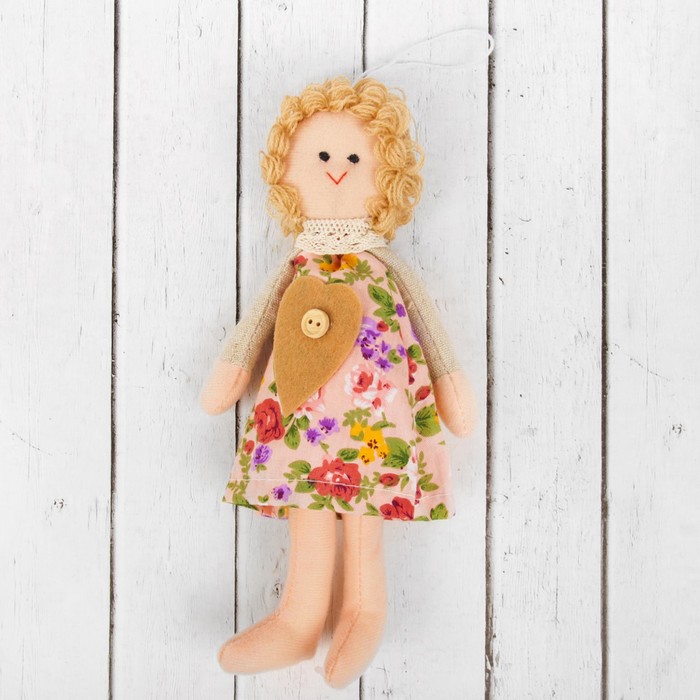 Кукла интерьерная "Василиса" сердце на платье, цвета МИКС