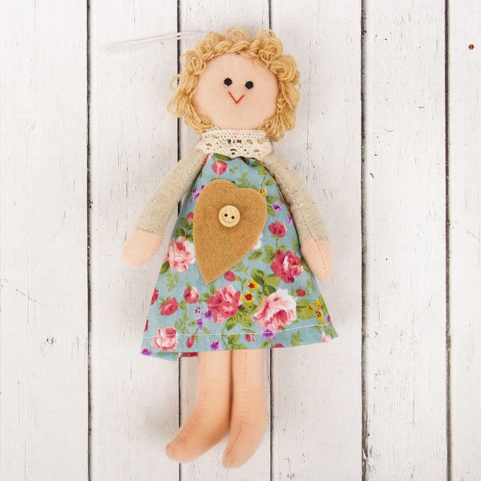 Кукла интерьерная "Василиса" сердце на платье, цвета МИКС