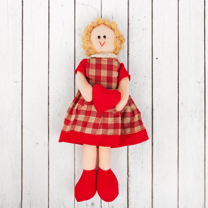 Кукла интерьерная "Василиса" с сердцем в руках, цвета МИКС
