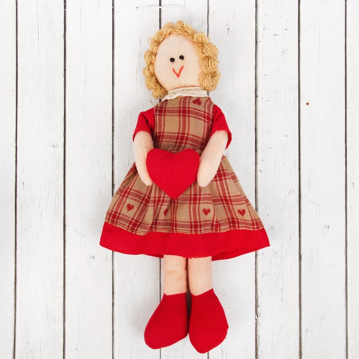 Кукла интерьерная "Василиса" с сердцем в руках, цвета МИКС