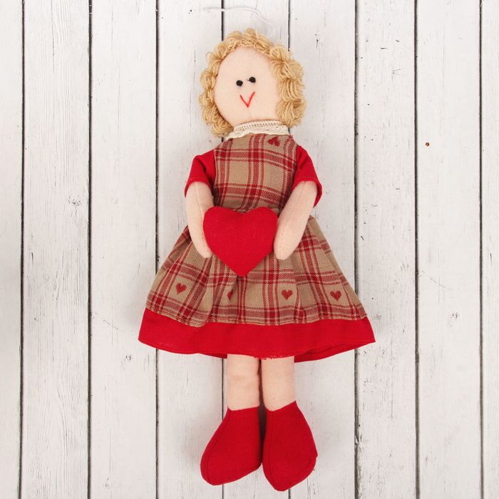 Кукла интерьерная "Василиса" с сердцем в руках, цвета МИКС