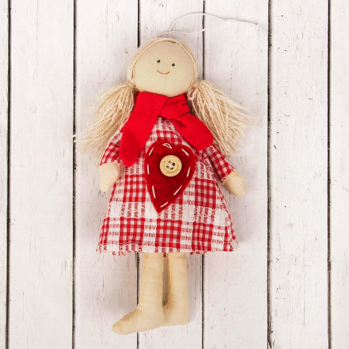 Кукла интерьерная "Маруся" сердце с пуговкой на платье, цвета МИКС