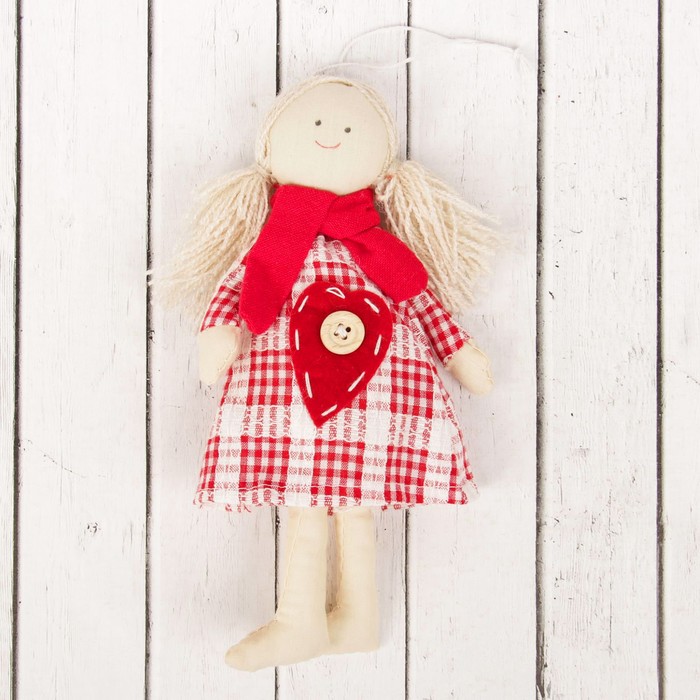 Кукла интерьерная "Маруся" сердце с пуговкой на платье, цвета МИКС