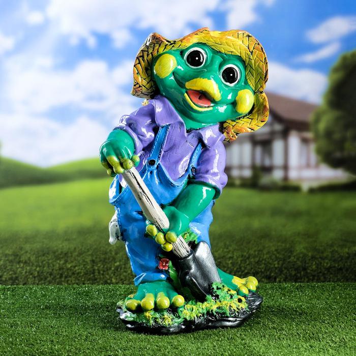 Садовая фигура "Лягушка с лопатой" 50 см микс