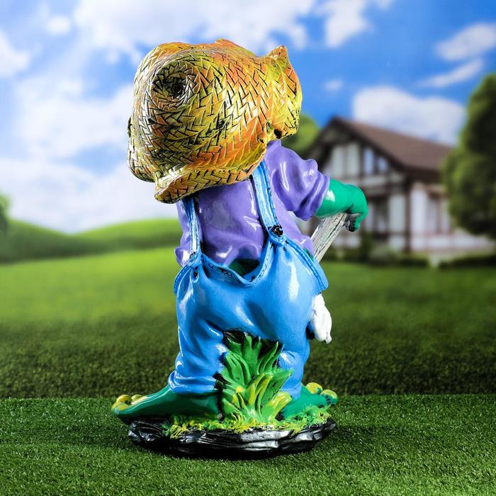 Садовая фигура "Лягушка с лопатой" 50 см микс
