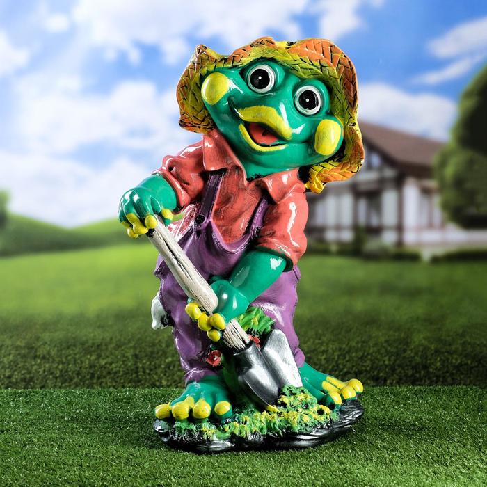 Садовая фигура "Лягушка с лопатой" 50 см микс