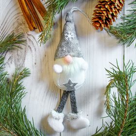 

Мягкая подвеска "Дед Мороз со звездой" 5*18 см серо-белый