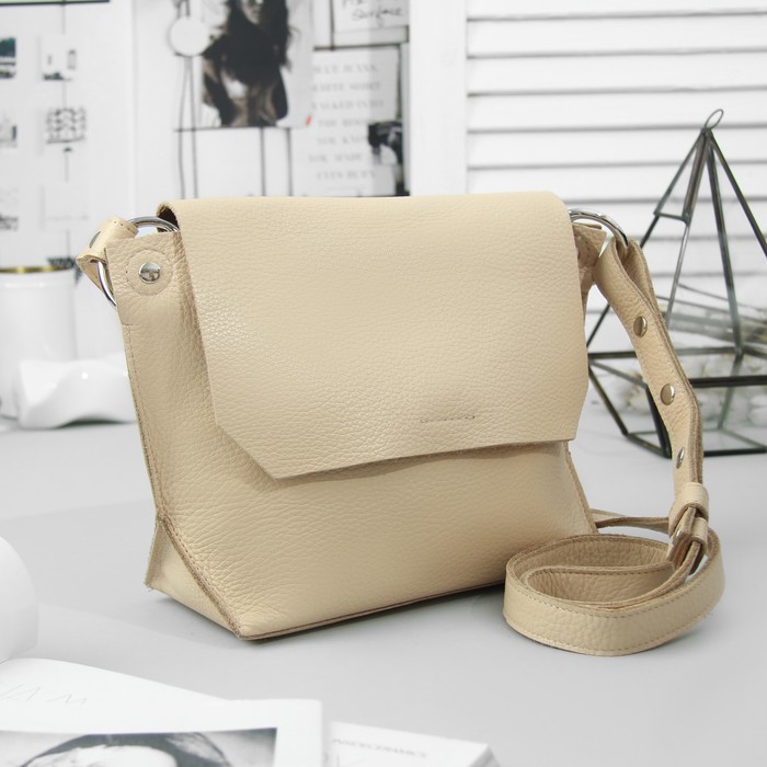 Сумка женская на клапане, 1 отдел, длинный ремень, цвет молочный