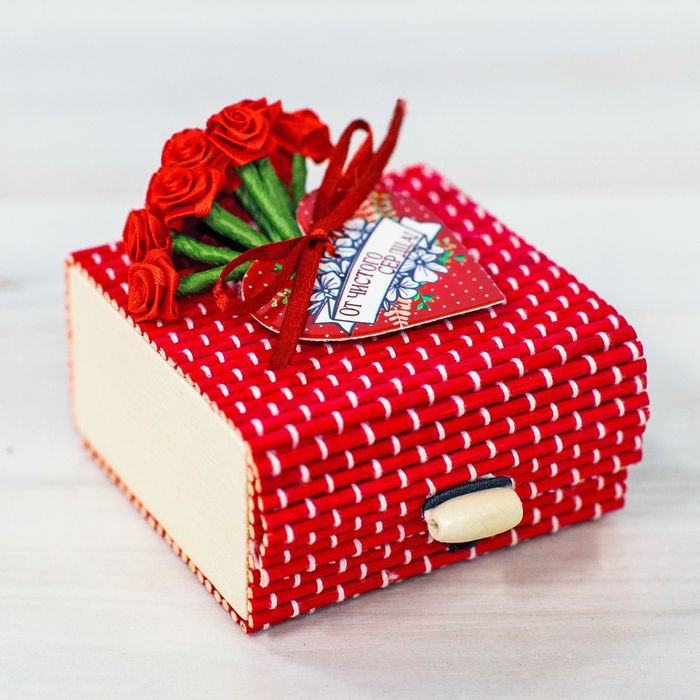 Шкатулка - соломка "От чистого сердца!", квадратная, красная
