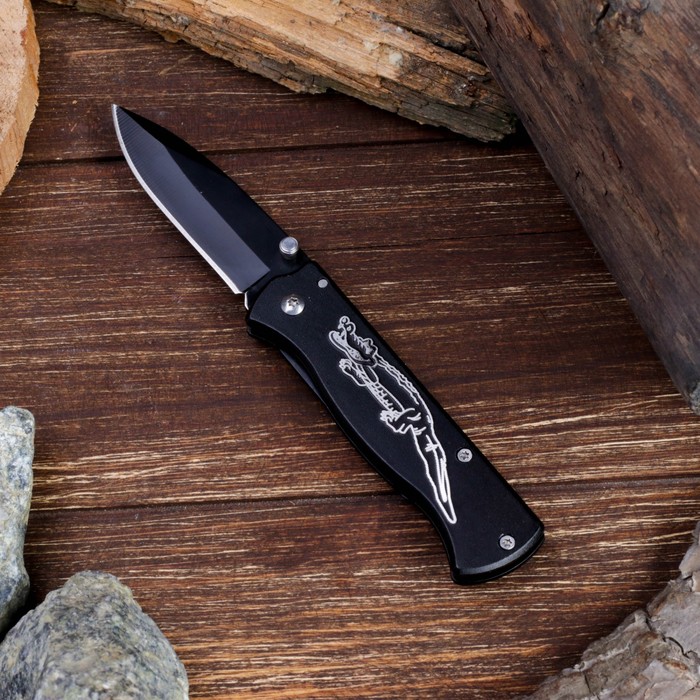 Нож складной, лезвие "drop-point" 6,7см,черный матов. с вкраплен, рукоять с крокодилом 9,5см,
