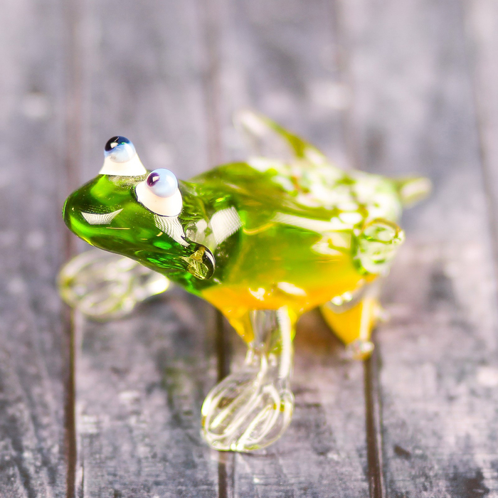 Сувенир из стекла средняя "Жаба", 5,5 х 5,5 х 7 см