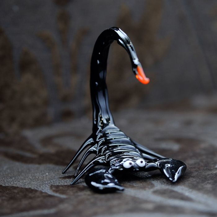 Сувенир из стекла средняя "Скорпион", 7,5 х 8,5 х 9,5 см