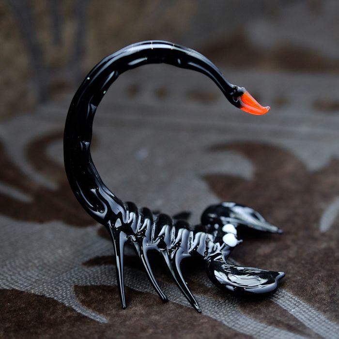 Сувенир из стекла средняя "Скорпион", 7,5 х 8,5 х 9,5 см