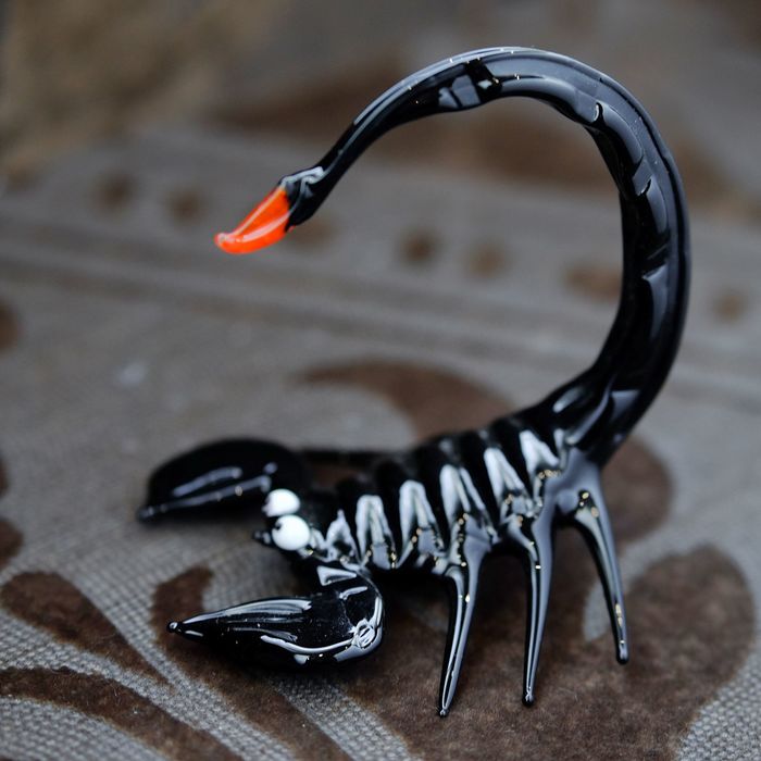 Сувенир из стекла средняя "Скорпион", 7,5 х 8,5 х 9,5 см