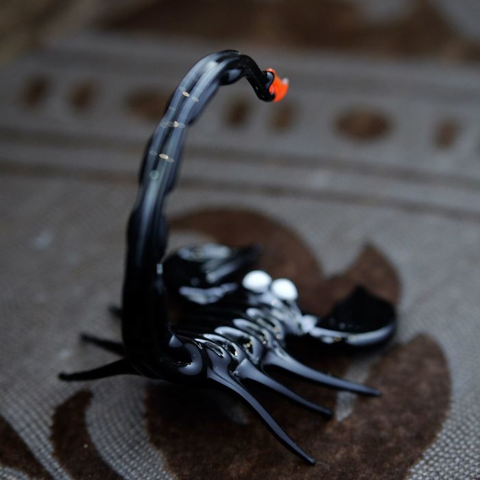 Сувенир из стекла средняя "Скорпион", 7,5 х 8,5 х 9,5 см