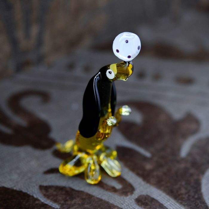 Сувенир из стекла средняя "Такса", с мячом 11 х 5,5 х 4 см