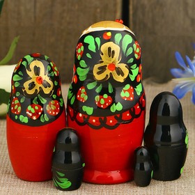 

Матрёшка «Божья коровка», чёрный платок, 5 кукольная, 10,5 см