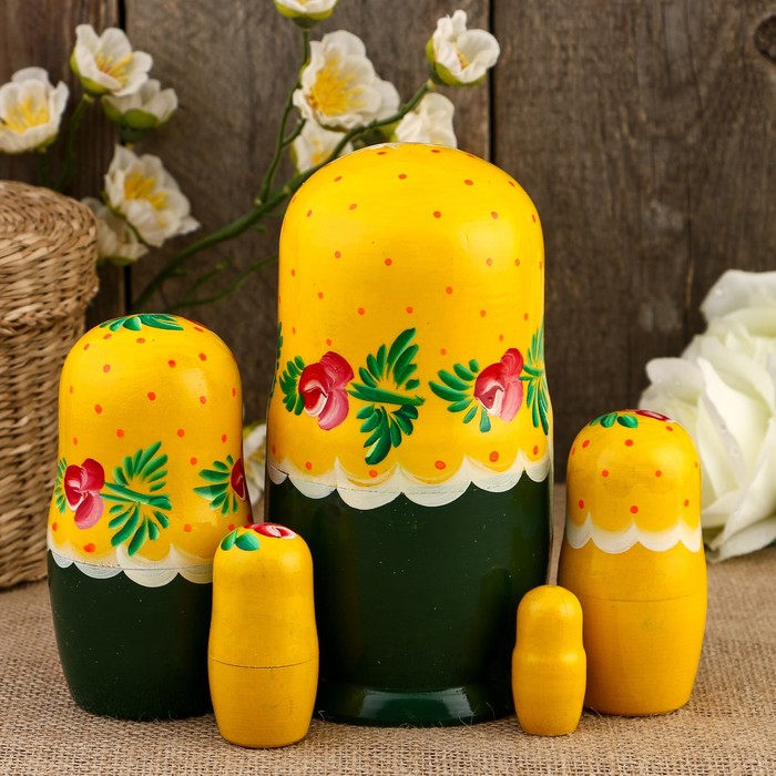 Матрёшка «Ромашки», жёлтый платок, 5 кукольная, 17 см