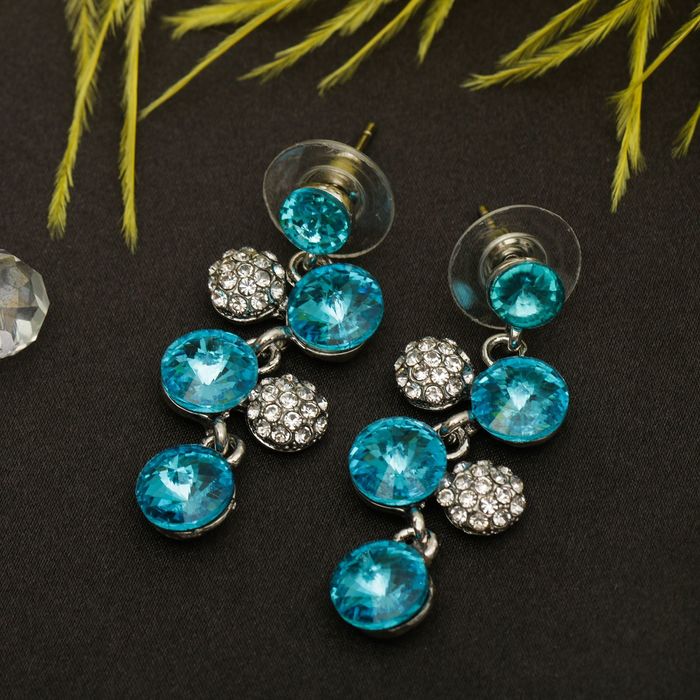 Серьги со стразами "Круги" гроздь, цвет бело-голубой в серебре