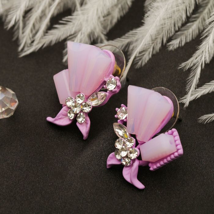 Серьги со стразами "Цветение" абстракция, цвет бело-сиреневый