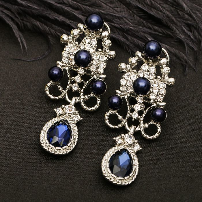 Серьги с жемчугом "Ажур" с каплей, цвет бело-синий в серебре