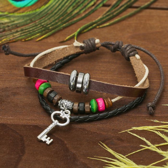 Браслет кожа "Ключик" с бусинами, 3 нити, цвет чёрно-коричневый