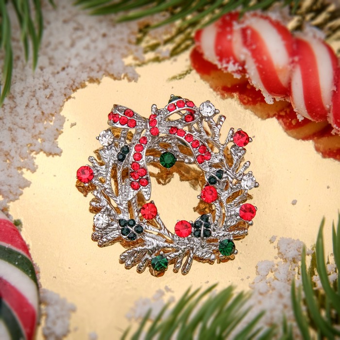 Брошь "Новогодняя сказка" венок сказочный, цвет красно-зеленый в серебре