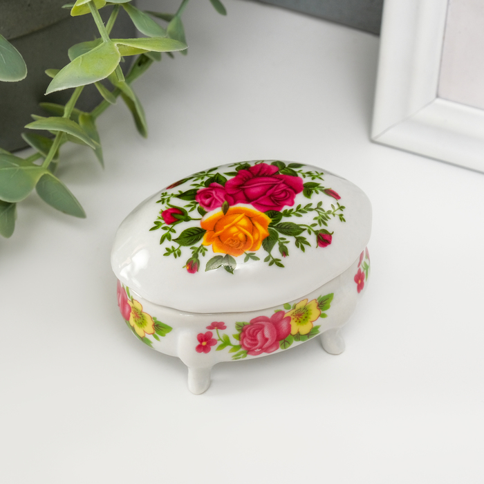 Шкатулка керамика на ножках "Композиция из роз" 7,5х5,5х5 см