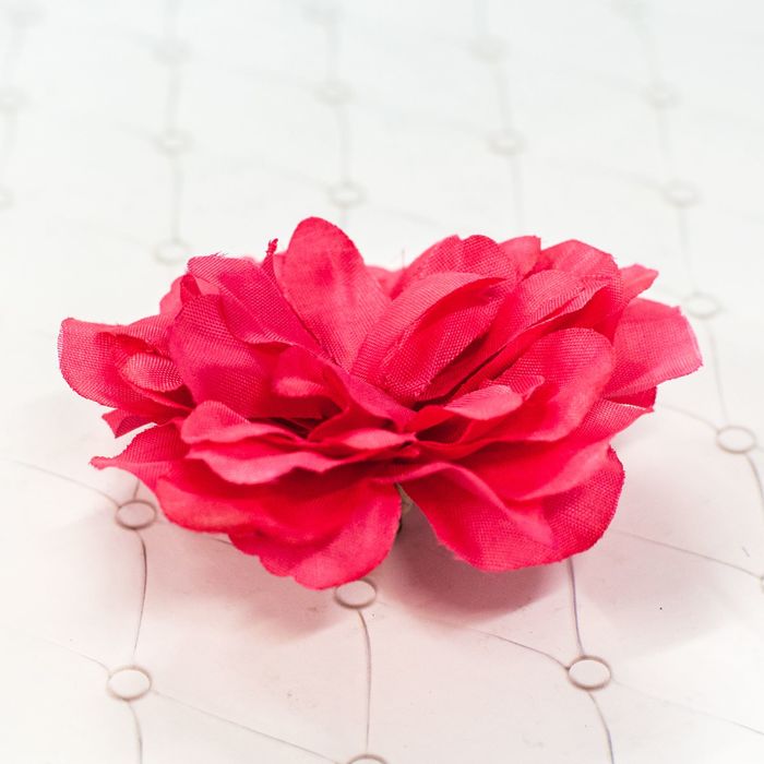 Цветок для декора цвета фуксия