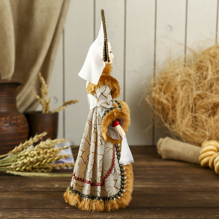 Сувенирная кукла "Девушка с платочком" 30х13 см