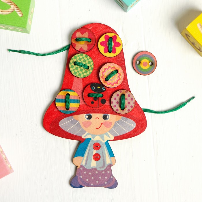 Шнуровка деревянная "Мухоморчик"