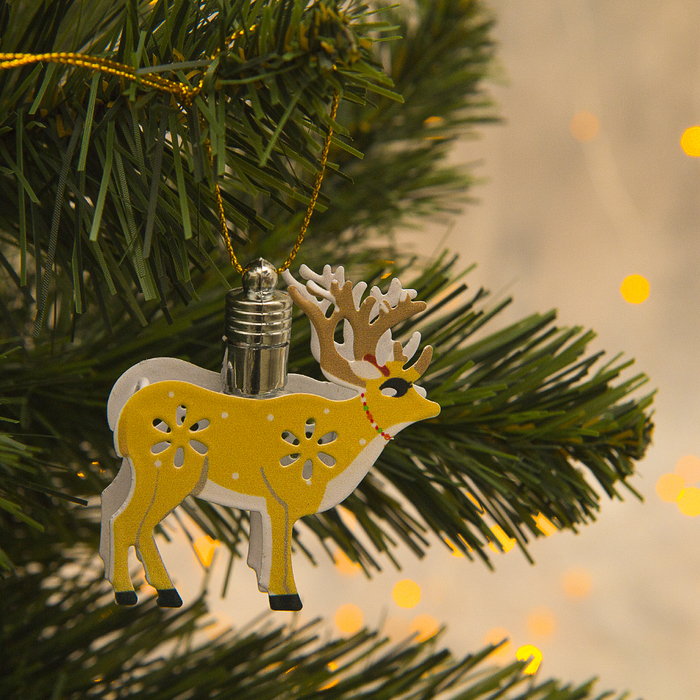 Подвеска световая "Олень" (батарейки в комплекте), 6 см, 1 LED, RGB