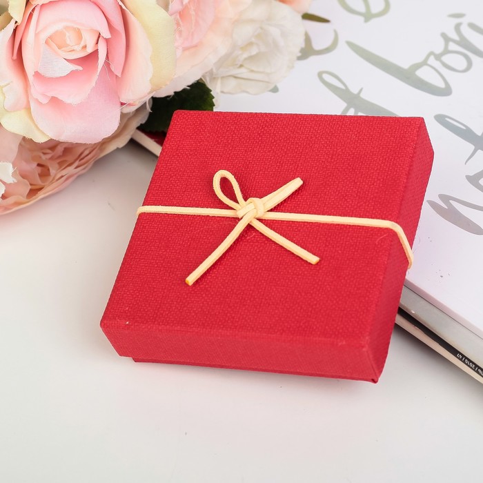 Коробка подарочная, красный, 10 х 10 х 3 см