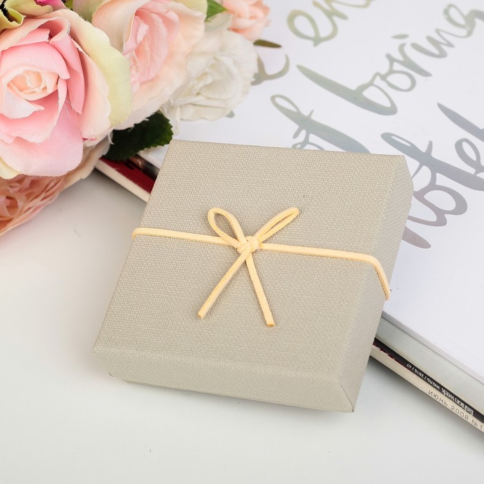 Коробка подарочная, бежевый, 10 х 10 х 3 см