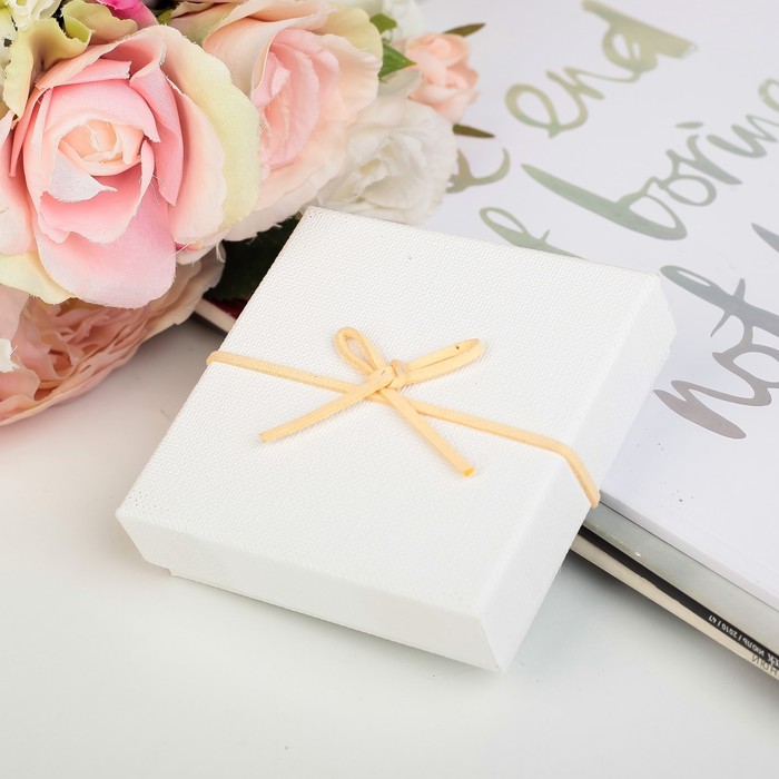 Коробка подарочная, белый, 10 х 10 х 3 см